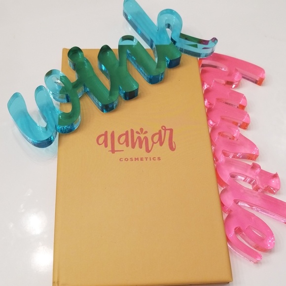 Alamar Cosmetics Reina Del Caribe palette Vol 1 - Picture 4 of 5